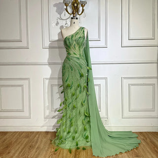 2025 Arabic Green One Shoulder Beaded Feathers Luxury Evening Gown with Side Cape Shawl for Women's Party