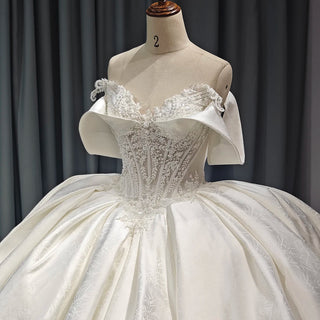 Elegant Sweetheart Satin Wedding Dress with Lace Fabric and Puffy Skirt for Brides