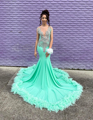 Exquisite Feathered Mint Green Mermaid Gown with Beaded Bodice