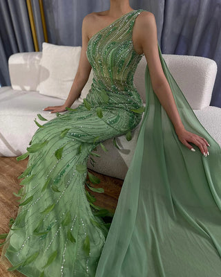 2025 Arabic Green One Shoulder Beaded Feathers Luxury Evening Gown with Side Cape Shawl for Women's Party