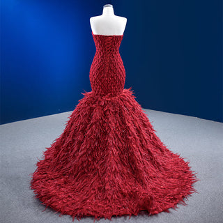 Feathered Elegance: Red Mermaid Evening Gowns with a Unique Pattern for a Party Dress