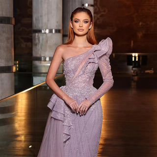 Vibrant Vision: Dubai-Inspired 2024 Fuchsia One-Shoulder Evening Gown with Side Slit - A Luxurious Mermaid Prom and Wedding Attire.