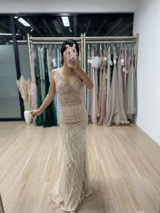 Ships in 1 to 3 Days - 2024 Sexy V-Neck Mermaid Evening Gown - Beaded Feathers Wedding Party Dress with Sleeveless Design for Red Carpet Events