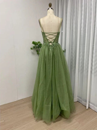 2024 Green A-Line Princess Dress - Stunning Beaded Sweetheart Neck Gown for Girls’ Wedding Guests