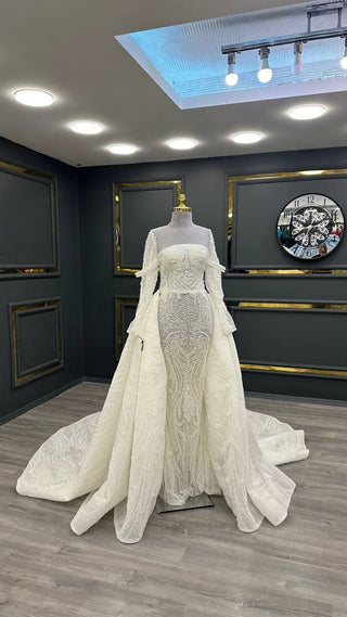 Crystal Elegance Wedding Gown with Exquisite Beading