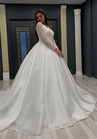 Luxurious Embroidered Princess Wedding Gown with Elegant Long Sleeves