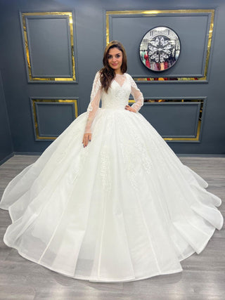 Luxurious Enchanting Ball Gown with Intricate Lace Sleeves