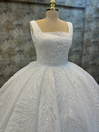 Elegant Sleeveless Ball Gown with Exquisite Beaded Embroidery and Square Neckline