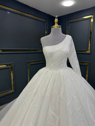 Regal One-Shoulder Beaded Ball Gown with Exquisite Detailing and Elegant Train