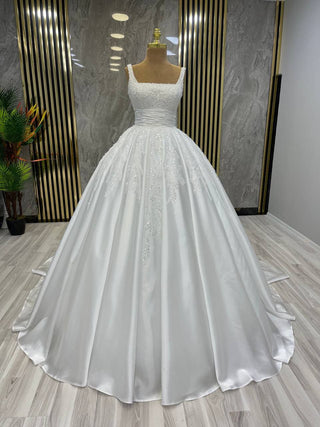 Exquisite Square-Neck Beaded Satin Ball Gown with Sculpted Waist and Full Train