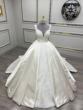 Exquisite Plunge-Neck Beaded Satin Ball Gown with Sculpted Waist and Regal Train