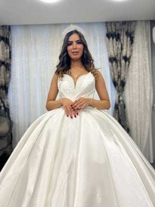 Elegant Sweetheart Neckline Beaded Satin Ball Gown with Sculpted Waist and Regal Train