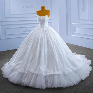 Elegant Sleeveless White Ball Gown Wedding Dress for Women - Affordable Luxury