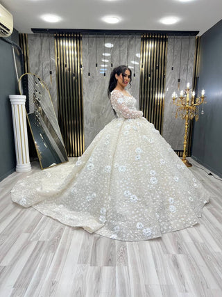 Exquisite Floral Lace Wedding Gown with 3D Appliqué and Sheer Sleeves