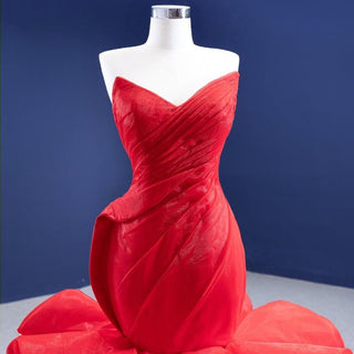 Elegant in Red: Pleated Strapless V-Neck Mermaid Evening Dress