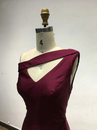 2024 Wine Red Mermaid Satin Bridesmaid Dress - Elegant One-Shoulder Bodycon Evening Gown with High Slit