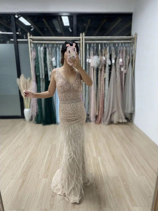 Ships in 1 to 3 Days - 2024 Sexy V-Neck Mermaid Evening Gown - Beaded Feathers Wedding Party Dress with Sleeveless Design for Red Carpet Events