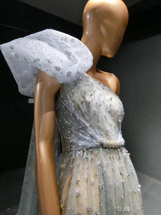 QUEENS DUBAI: Glitter Fabric Tulle One Shoulder - Simple Styles Costume Show Dress for Fashion Show Elegance