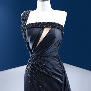 Elegant Nostalgia: Vintage One-Shoulder Mermaid Gown with a Majestic Long Tail