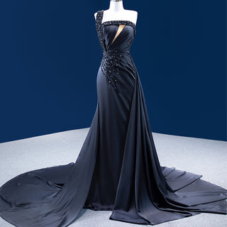 Elegant Nostalgia: Vintage One-Shoulder Mermaid Gown with a Majestic Long Tail