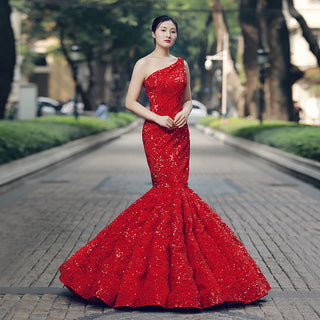 Crimson Elegance: One-Shoulder Mermaid Evening Gown in a Stunning New Design